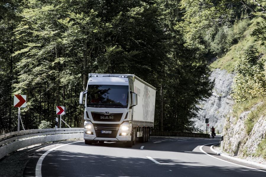  MAN TGX 18.500 4x2 XXL 2017 года  (фото 4 из 12)